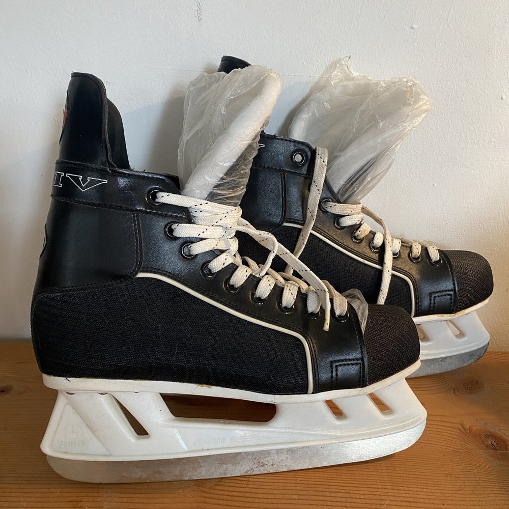 Ice Hockey Skates Vintage Size 9 MOTIV CCM BAUER